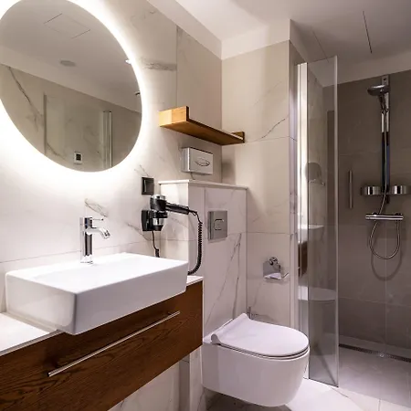 Ξενοδοχείο με διαμερίσματα Rentplanet - Centrum 3*